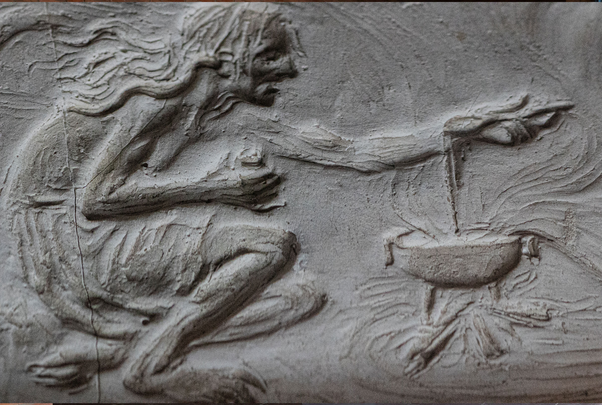 Form för glaskonstverk med bild av en häxa och kittel